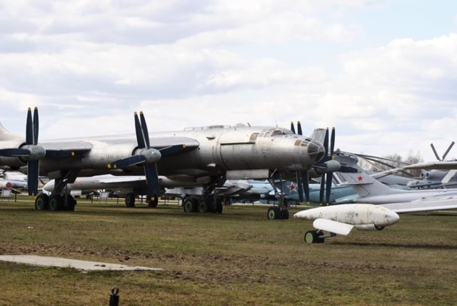 Экскурсия в музей авиации в Монино