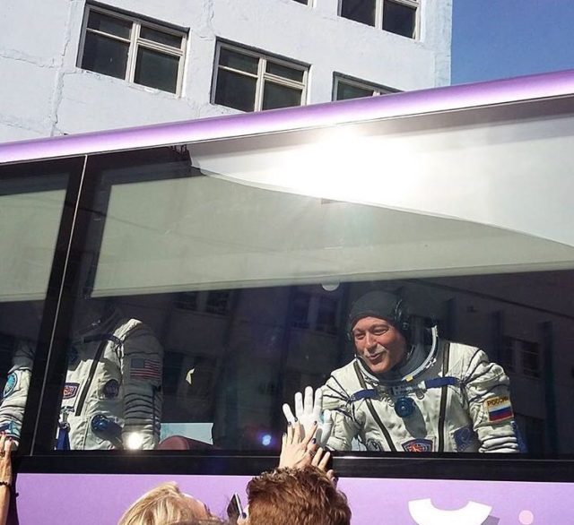 Экипаж космонавтов перед отправкой в космос