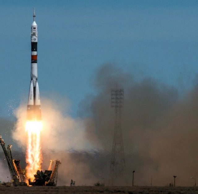 Старт ракеты на Байконуре Старт ракеты на Байконуре