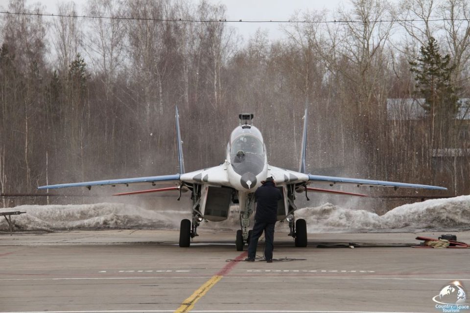 совершить полет на МиГ-29