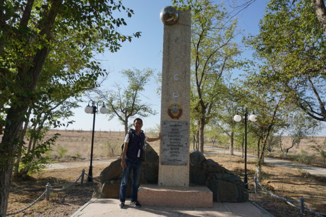 Памятник первому спутнику Земли