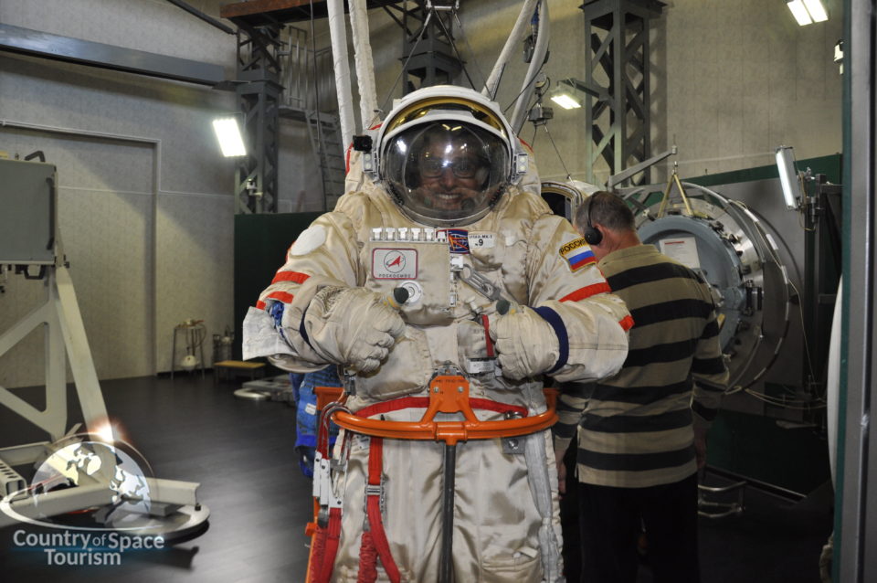 Тренировки на космических тренажерах в Центре подготовки космонавтов