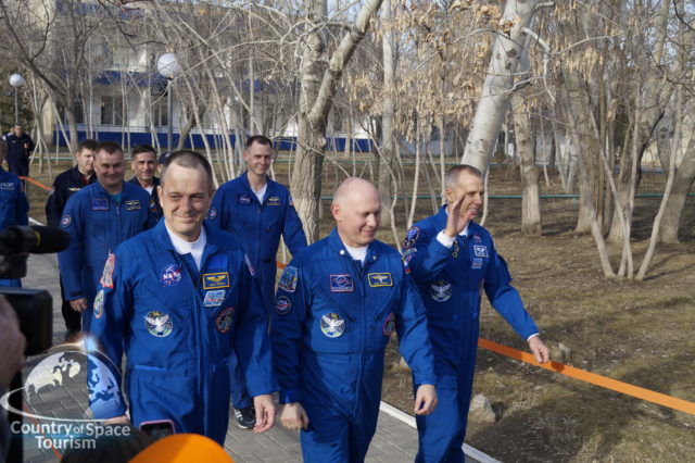 Космонавты за 6 часов до старта