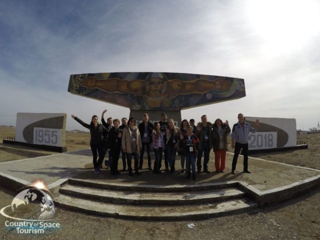 Наши туристы на фоне панно Невесомость