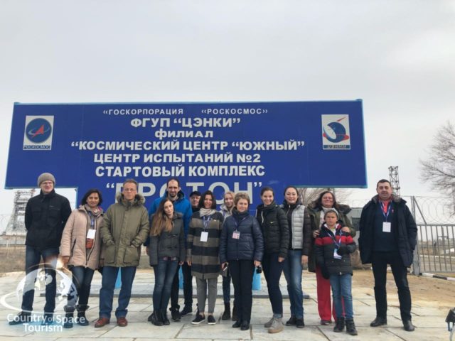 Наши туристы у площадки Протон