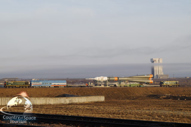 Ракета едет к стартовой площадке