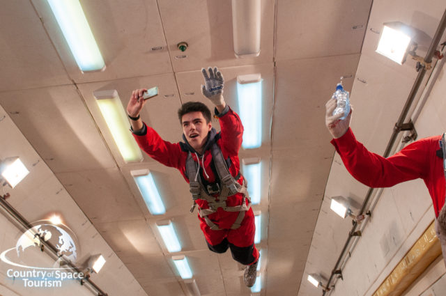 Во время полета можно и снимать на смартфон