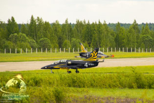 на исходную, парный полет