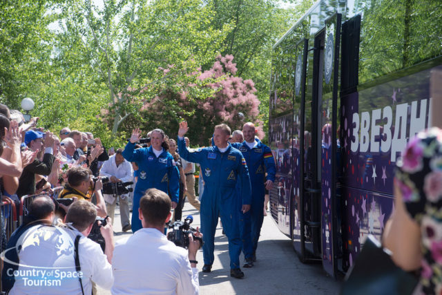 провожаем космонавтов